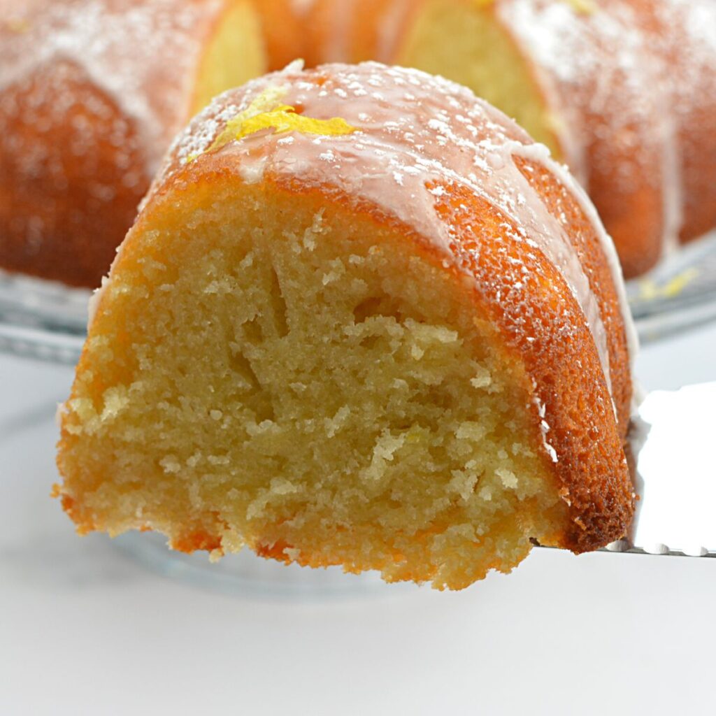 lemon bundt cake with lemon glaze