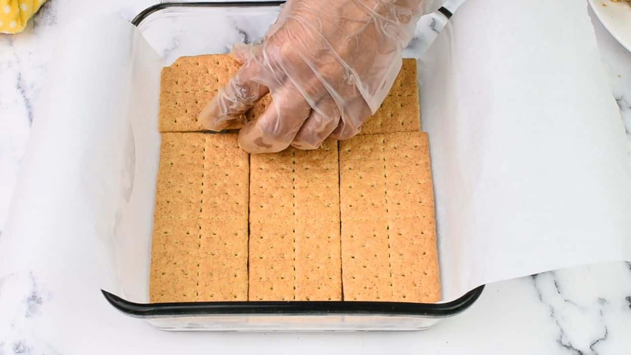 layer the graham cracker in an 8x8 or 9x9 square pan