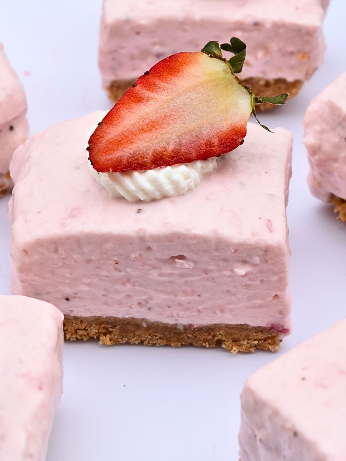 No bake strawberry cheesecake bars without gelatin
