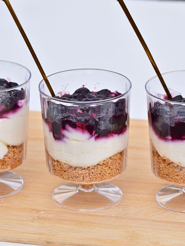 No-bake blueberry cheesecake cups